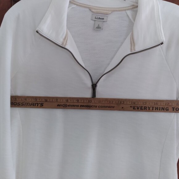 LL Bean size PETITE size  Small  Peaks Island 1/4 zip sweatshirt. White - Picture 5 of 6